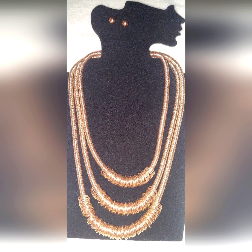 2pc Goldtone Necklace and Earring Set.nwot Smoke Free Home Beautiful